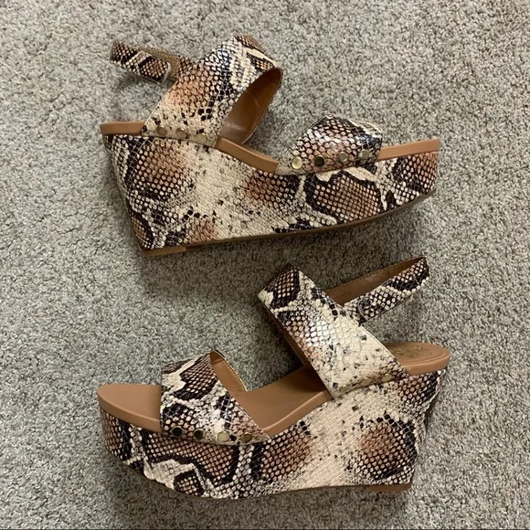 Vince camuto snakeskin discount sandals